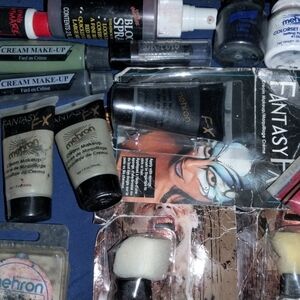 Halloween costume make up